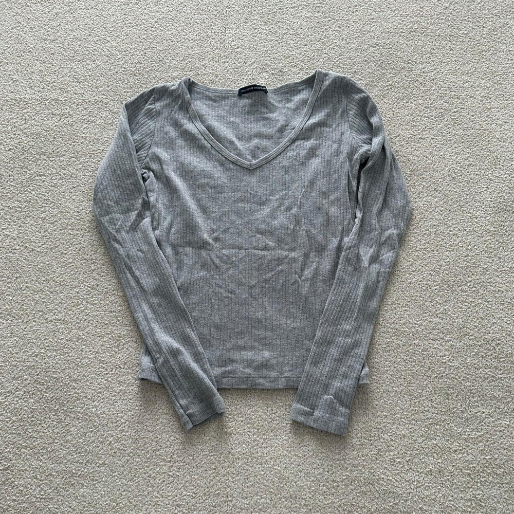 Brandy Melville Josephine Ribbed Long Sleeve Shirt size small in Heathered Grey